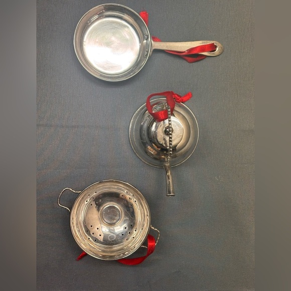 Christmas Vintage 3 Piece Silver Plated Tea Pot, Sauce Pan & Colander Ornaments - Picture 2 of 15